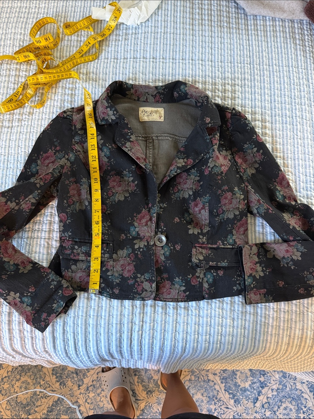 Free people size 8 Floral Black Cropped Jacket - Women's Floral Blazer